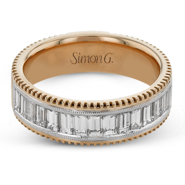 This two-tone right hand ring has a ribbed yellow gold band and sparkles with a row of baguette diamonds 1.0.7 ctw, accented by a delicate white gold beaded channel.