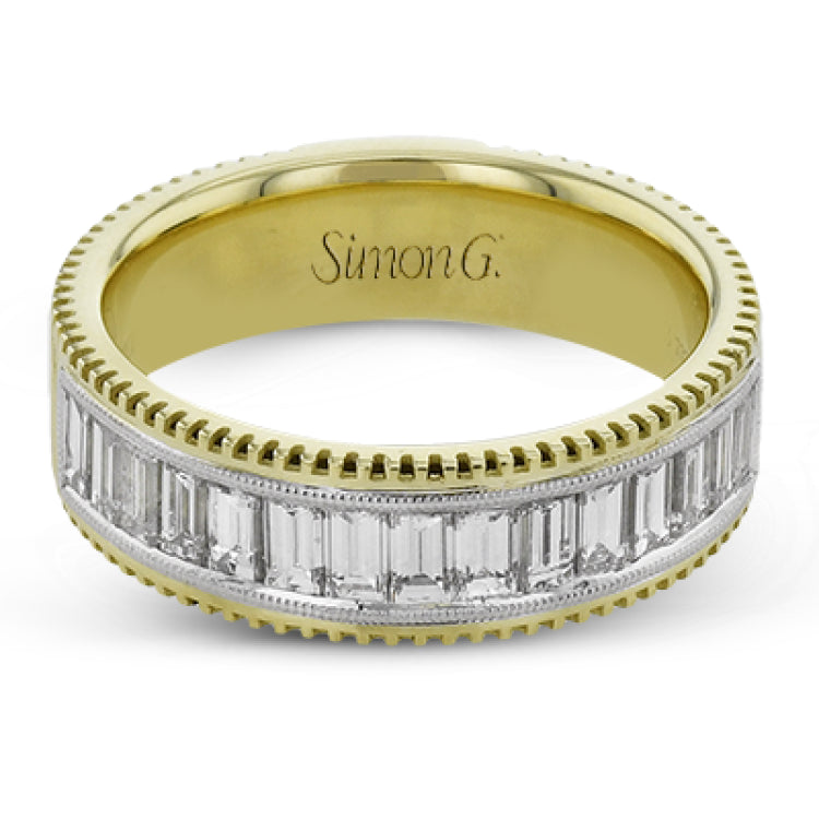 This two-tone right hand ring has a ribbed yellow gold band and sparkles with a row of baguette diamonds 1.0.7 ctw, accented by a delicate white gold beaded channel.