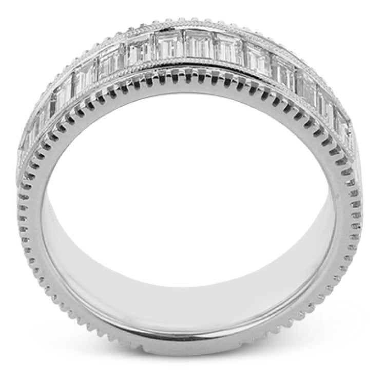 This two-tone right hand ring has a ribbed yellow gold band and sparkles with a row of baguette diamonds 1.0.7 ctw, accented by a delicate white gold beaded channel.