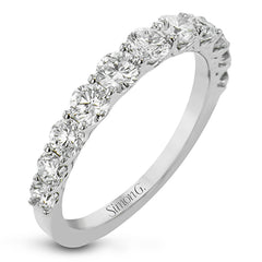 The perfect compliment to your ring, this simple & elegant 18 kt white gold diamond band has 1.10 ctw of round brilliant white diamonds
