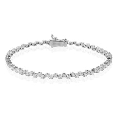 A modern take on the diamond tennis bracelet, in 18K white gold with 2.0 ctw of white  diamonds adds a touch of sparkle to any outfit.