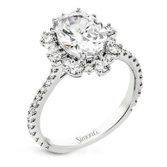 A geometric halo of diamonds in this Supernova Collection engagement ring replicates the effect of a thousand stars.
