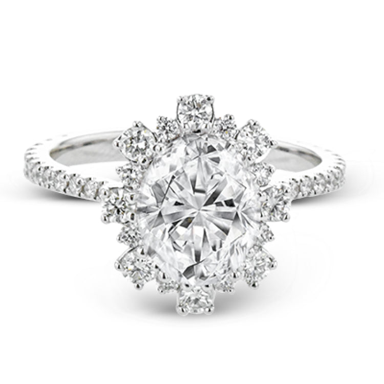 A geometric halo of diamonds in this Supernova Collection engagement ring replicates the effect of a thousand stars.