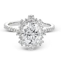 A geometric halo of diamonds in this Supernova Collection engagement ring replicates the effect of a thousand stars.