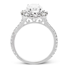 A geometric halo of diamonds in this Supernova Collection engagement ring replicates the effect of a thousand stars.