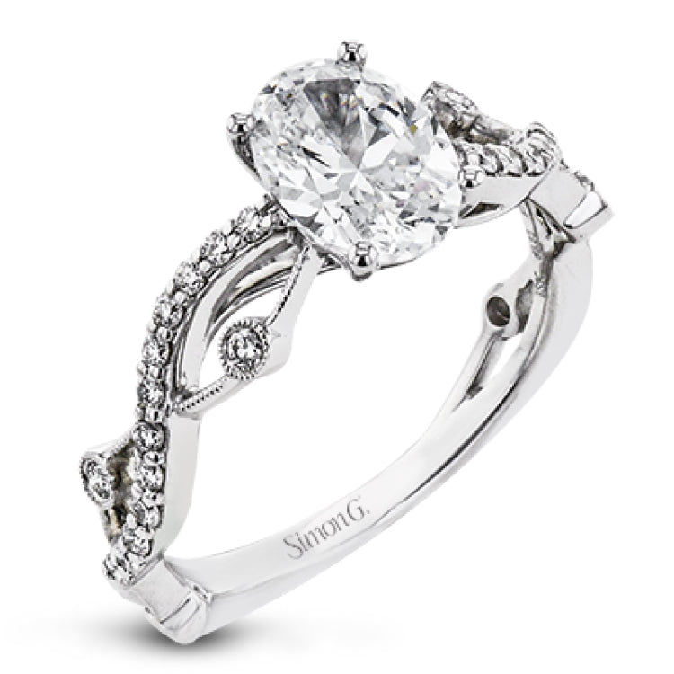 The intertwined design of this 18k gold engagement ring perfectly offsets an oval shaped center stone.