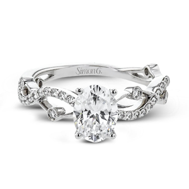 The intertwined design of this 18k gold engagement ring perfectly offsets an oval shaped center stone.