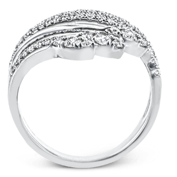 This 18k gold ring features .50 ctw of round white diamonds in a modern design.