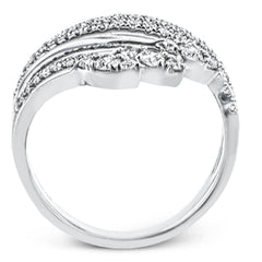 This 18k gold ring features .50 ctw of round white diamonds in a modern design.