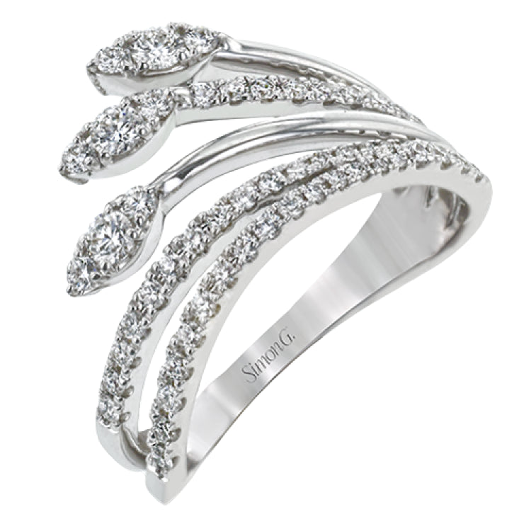 This 18k gold ring features .50 ctw of round white diamonds in a modern design.