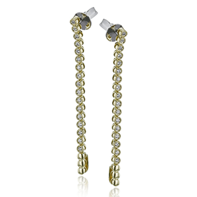 These versatile earrings can be worn in two ways, transforming from a line of diamonds into soft hoops. They're perfect for going from day to night.