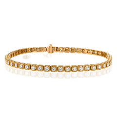 A modern take on a stackable diamond tennis bracelet, this timeless rose gold design is setting with a total of 2.00 ct of white diamonds.