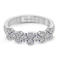 This ring features and expanse of .84 ctw of offset diamonds, creating a geometric look that can pair with any look.