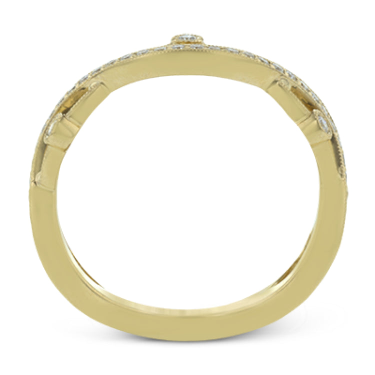 This 18k yellow gold band has a design of in intertwined lines of pave set and bezel set diamonds, which creates a distinctive look.