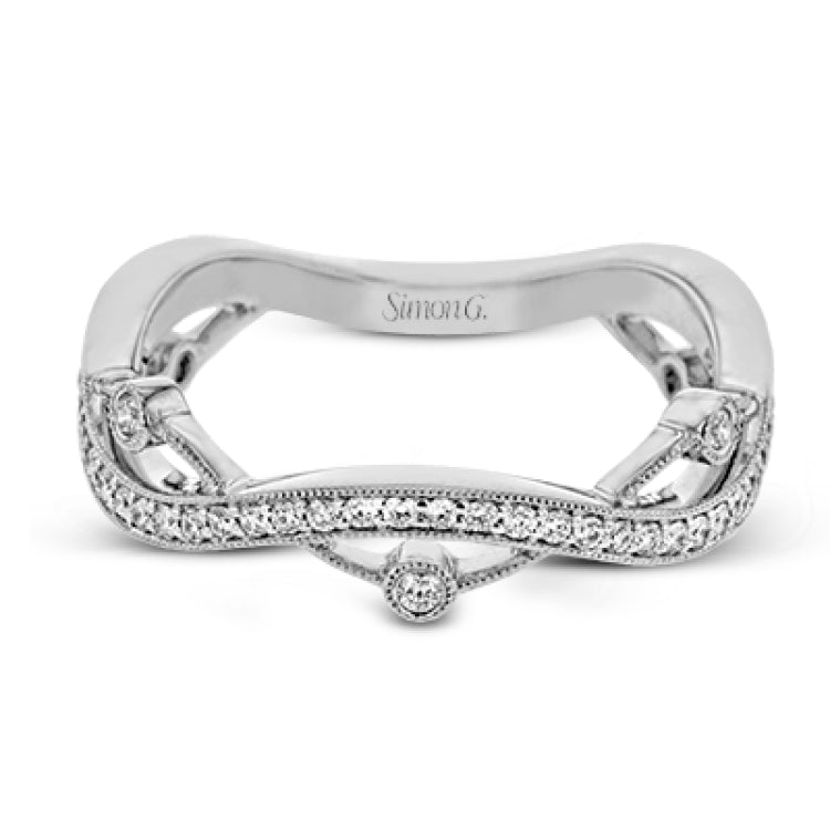 This 18k white gold band has a design of in intertwined lines of pave set and bezel set diamonds, which creates a distinctive look.