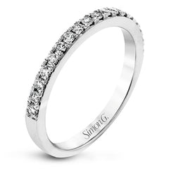 This white gold wedding set frames its centerpiece with .90 ctw of round white diamonds in a whimsical floral-inspired design.