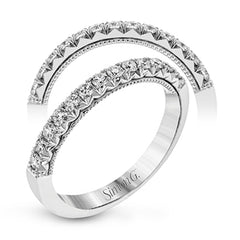 This band contains .35 ctw of white diamonds, and an interior of rose gold for a romantic touch.