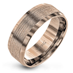 This men's band has beveled edges and a brushed texture extending around the ring.