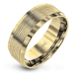This men's band has beveled edges and a brushed texture extending around the ring.