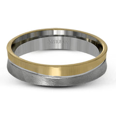 This contemporary men's band has a slim width and a two-toned design with rose gold on one side and white gold on the other.