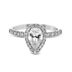This white gold wedding set is simple yet dazzling with .71 ctw of round white diamonds framing an eye-catching pear shaped centerpiece.