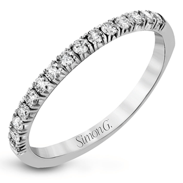This white gold wedding set is simple yet dazzling with .71 ctw of round white diamonds framing an eye-catching pear shaped centerpiece.