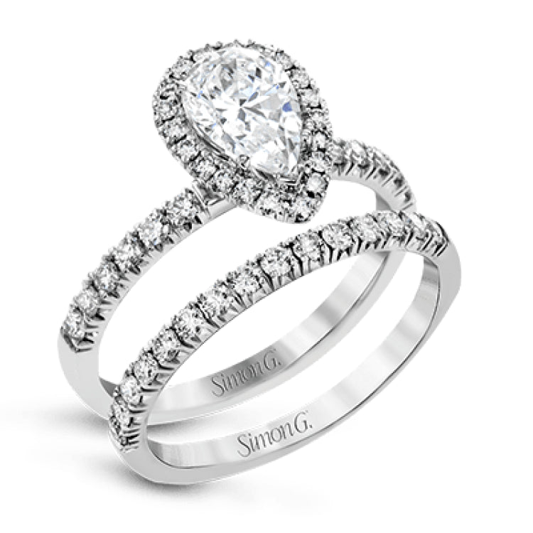 This white gold wedding set is simple yet dazzling with .71 ctw of round white diamonds framing an eye-catching pear shaped centerpiece.