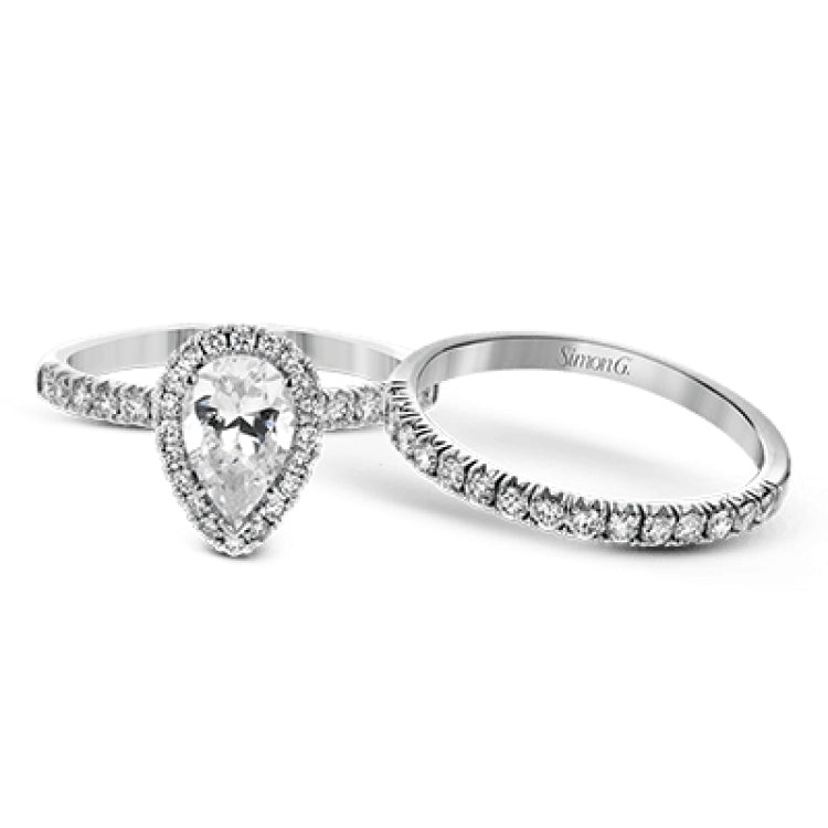 This white gold wedding set is simple yet dazzling with .71 ctw of round white diamonds framing an eye-catching pear shaped centerpiece.