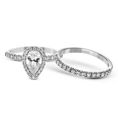This white gold wedding set is simple yet dazzling with .71 ctw of round white diamonds framing an eye-catching pear shaped centerpiece.