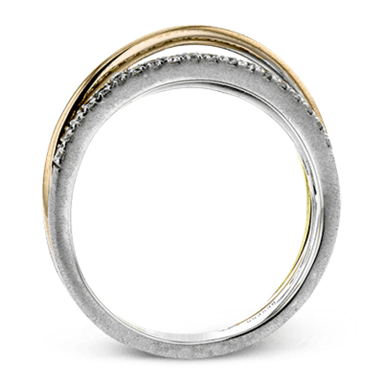 Interlocking rings of three-tone gold are accentuated with .15 ctw of round white diamonds to make this strikingly modern band truly special
