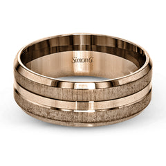 This modern take on a classic men's band features a clean, simple design with two finishes: brushed and high polish.