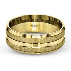 This modern take on a classic men's band features a clean, simple design with two finishes: brushed and high polish.