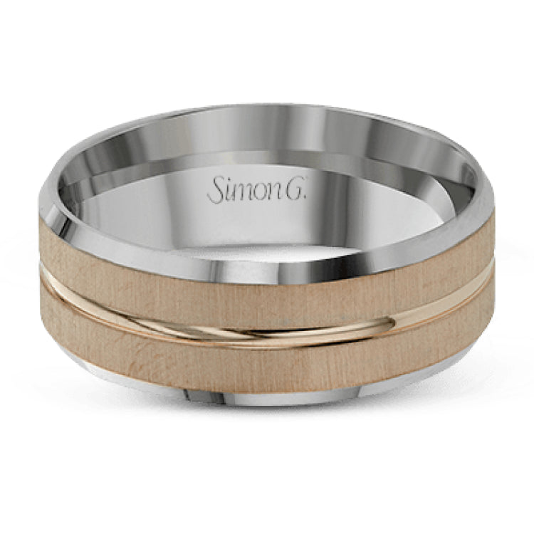 This classic men's band design features a brushed metal finish with a high polished stripe through the middle.