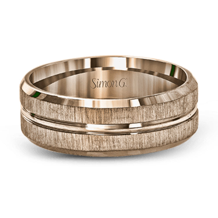 This classic men's band design features a brushed metal finish with a high polished stripe through the middle.