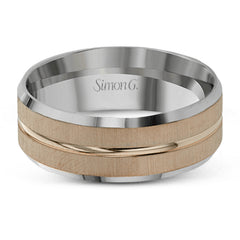This classic men's band design features a brushed metal finish with a high polished stripe through the middle.