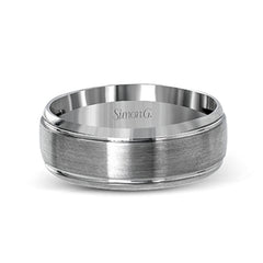 This classic men's band features a simple