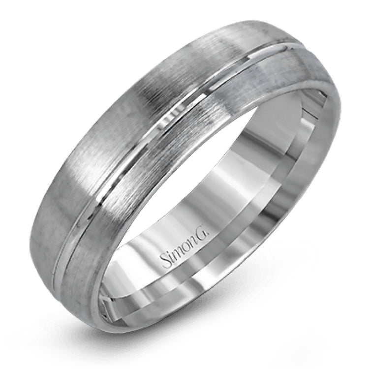 Boasting a modern two-tone design, this men's wedding band features elegant columns of brushed white and yellow separated by a sleek ribbon of smooth white gold.