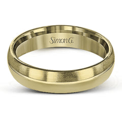 Reflecting a modern design, this two-tone men's wedding band features a sleek ribbon of white gold surrounded by two columns of brushed rose and white gold.