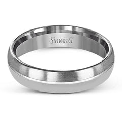 Reflecting a modern design, this two-tone men's wedding band features a sleek ribbon of white gold surrounded by two columns of brushed rose and white gold.