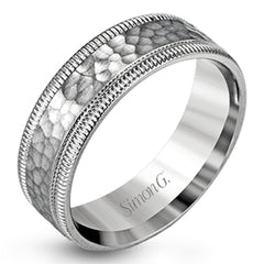 This stunning contemporary platinum men's wedding band features a hammered center column outlined dual milgrain edges for an eye-catching design.