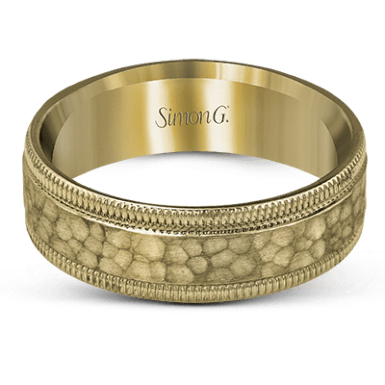 This stunning contemporary platinum men's wedding band features a hammered center column outlined dual milgrain edges for an eye-catching design.