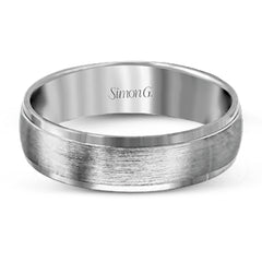 Understated modern elegance highlights this white gold men's wedding band, outlined with sleek rims to create a hint of sophistication.