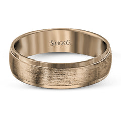 Understated modern elegance highlights this white gold men's wedding band, outlined with sleek rims to create a hint of sophistication.