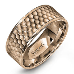This distinctive men's wedding band features a contemporary hammered design in white gold encircled white two dazzling rose gold silhouettes.