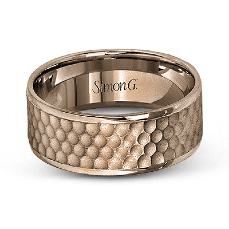 This distinctive men's wedding band features a contemporary hammered design in white gold encircled white two dazzling rose gold silhouettes.