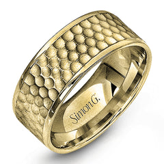 This distinctive men's wedding band features a contemporary hammered design in white gold encircled white two dazzling rose gold silhouettes.