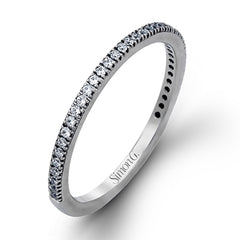 The classic, streamlined design of this 18k white gold wedding set is accented by .30 ctw of sparkling white round brilliant diamonds.