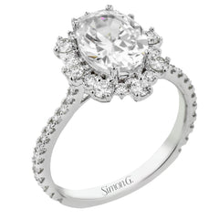A geometric halo of diamonds in this Supernova Collection engagement ring replicates the effect of a thousand stars.